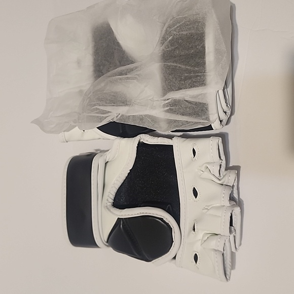 F45 MMA Boxing Gloves M New – Pro Training & Sparring Gear - Picture 4 of 7